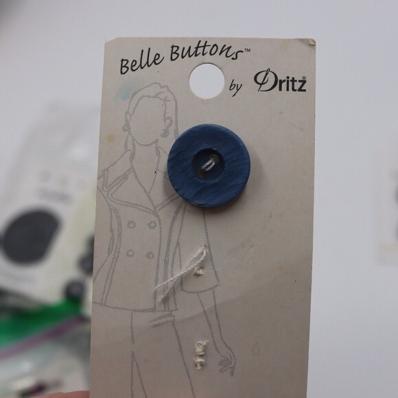 Button Lot Vintage & Modern Most on Cards Sewing Lot Craft Lot Buttons - Picture 4 of 10